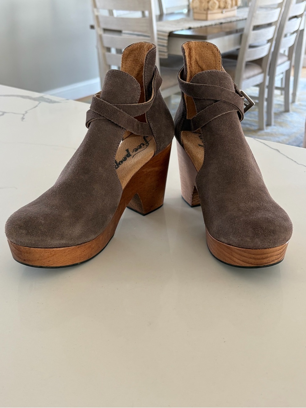 Free People Grey Suede Cedar Clogs Platform Block Heel Booties Size 39 EUC - Picture 4 of 10